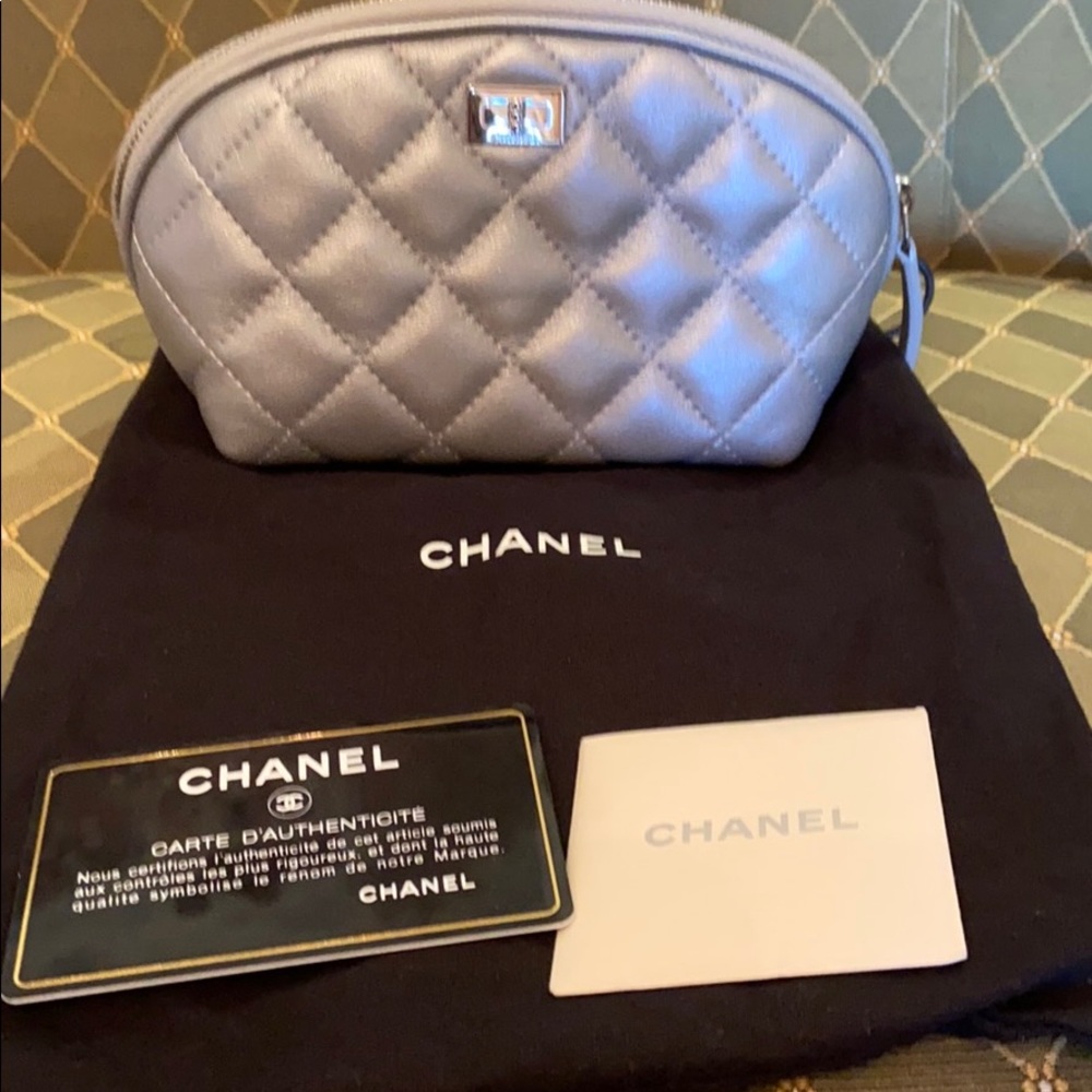 Authentic CHANEL cosmetic case/pouch - Picture 1 of 10